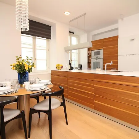 Old Town Square Apartment *