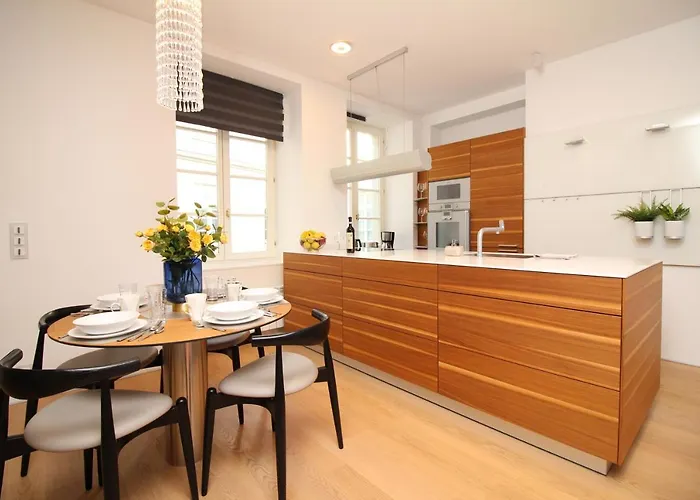 Old Town Square Apartman *